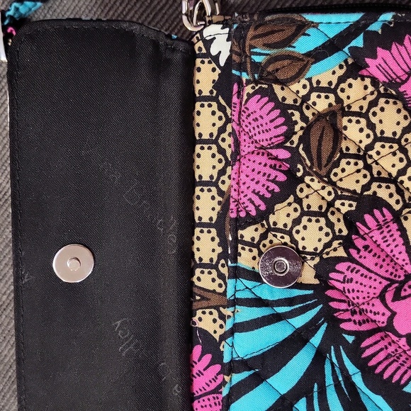 VERA BRADLEY CROSS BODY WRISTLET NWOT - Picture 2 of 4